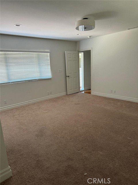 5403 Oakdale Avenue, Woodland Hills CA: https://media.crmls.org/medias/631ab0e5-f0e5-4277-8011-5d597f7bae19.jpg