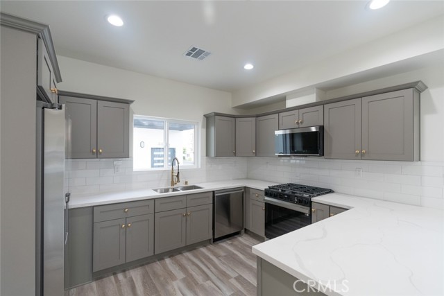 Detail Gallery Image 23 of 42 For 443 N Harvard Bld, Los Angeles,  CA 90004 - 3 Beds | 3 Baths