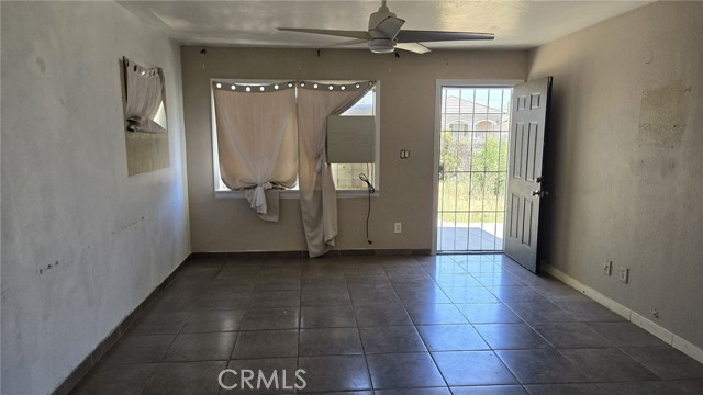 Detail Gallery Image 5 of 19 For 129 E 11th St., Perris,  CA 92570 - 3 Beds | 1 Baths