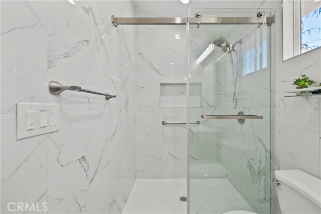 Detail Gallery Image 7 of 33 For 6920 1/2 Loma Verde, Canoga Park,  CA 91303 - 3 Beds | 3 Baths