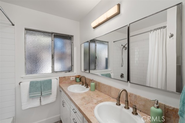 Detail Gallery Image 19 of 29 For 6461 Penfield Ave, Woodland Hills,  CA 91367 - 4 Beds | 2 Baths