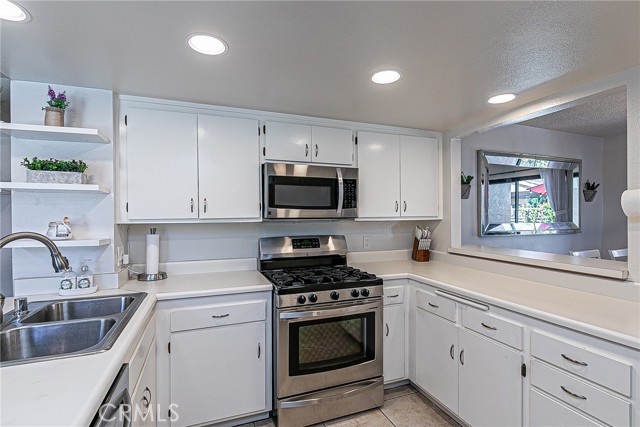 Detail Gallery Image 14 of 36 For 200 Village Circle, Lompoc,  CA 93436 - 2 Beds | 1/1 Baths