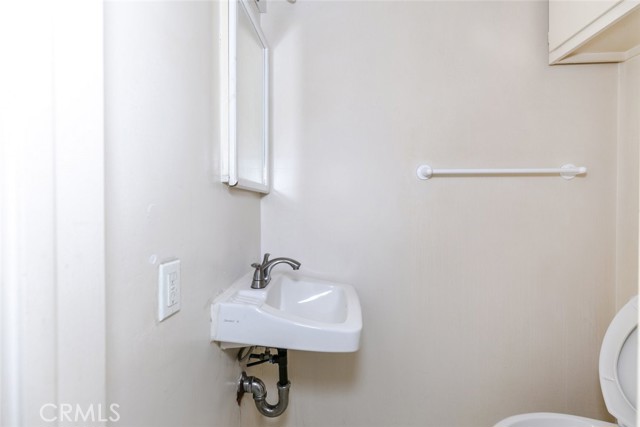 Detail Gallery Image 21 of 33 For 13727 Leadwell St, Van Nuys,  CA 91405 - 3 Beds | 1/1 Baths