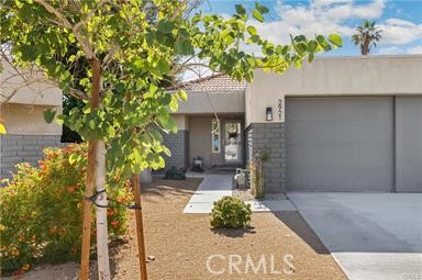 Detail Gallery Image 1 of 29 For 2921 Sunflower Cir, Palm Springs,  CA 92262 - 2 Beds | 2 Baths