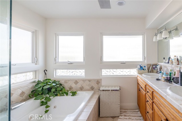 Detail Gallery Image 15 of 40 For 32 8th St, Hermosa Beach,  CA 90254 - 3 Beds | 3/1 Baths