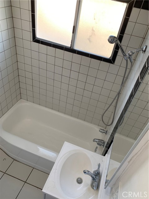 1029 Gladys Ave, Long Beach CA: https://media.crmls.org/medias/631f25fd-c617-4121-b8a1-d2eba0048a97.jpg