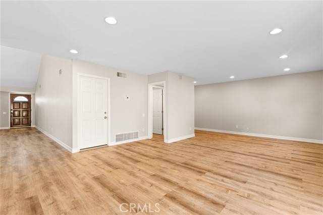 Detail Gallery Image 10 of 25 For 10 Poinsettia, Irvine,  CA 92604 - 3 Beds | 2/1 Baths