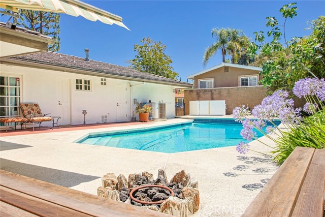 Detail Gallery Image 8 of 75 For 1801 Greenbriar Rd, Glendale,  CA 91207 - 3 Beds | 3 Baths