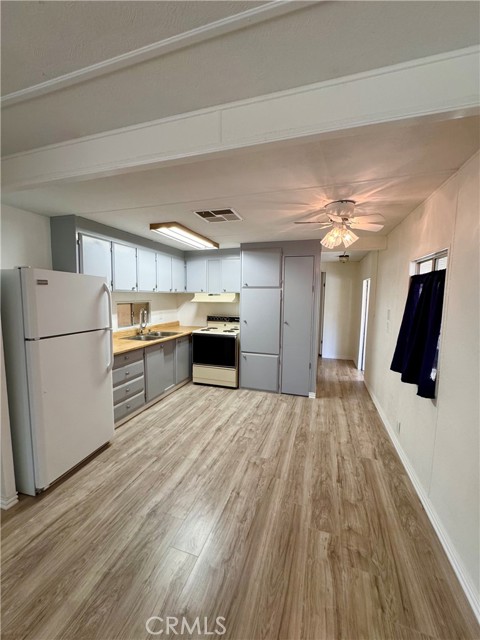 Detail Gallery Image 12 of 31 For 725 W Thornton, Hemet,  CA 91743 - 2 Beds | 1/1 Baths