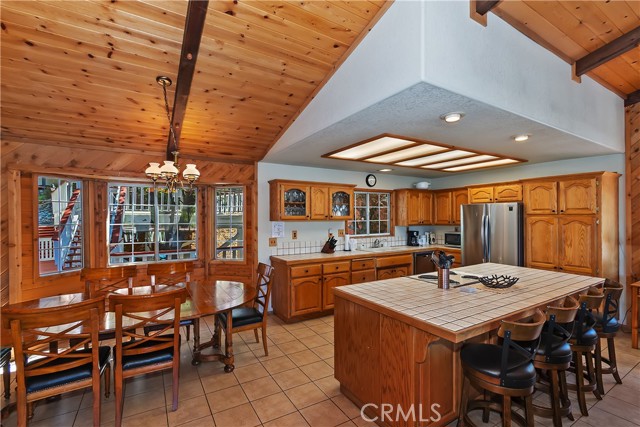 Detail Gallery Image 15 of 46 For 43659 Wolf Rd, Big Bear Lake,  CA 92315 - 4 Beds | 2 Baths