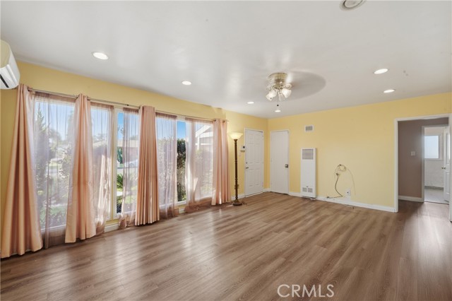 Detail Gallery Image 10 of 33 For 12318 Halo, Lynwood,  CA 90262 - 3 Beds | 2 Baths