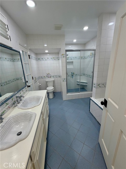 Detail Gallery Image 8 of 22 For 5301 Dubois, Woodland Hills,  CA 91367 - 3 Beds | 2 Baths