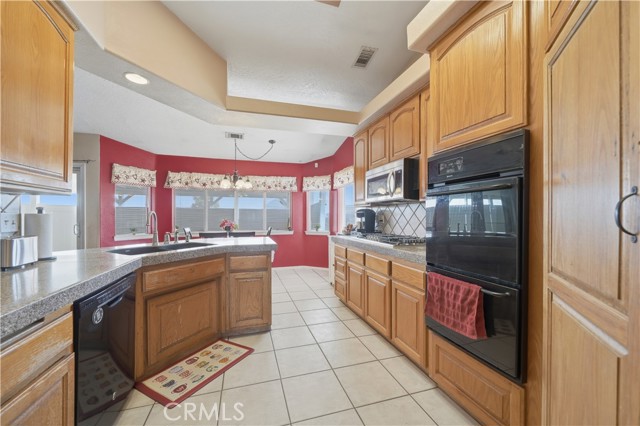 Detail Gallery Image 9 of 47 For 12035 Barbet, Phelan,  CA 92371 - 4 Beds | 2 Baths