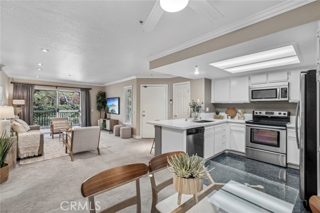 Detail Gallery Image 12 of 25 For 129 N Cross Creek Rd #J,  Orange,  CA 92869 - 2 Beds | 2 Baths