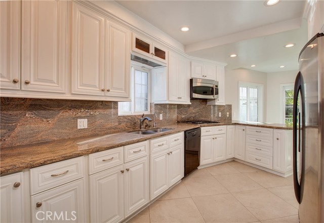 Detail Gallery Image 13 of 39 For 3667 Sawtelle Bld, Los Angeles,  CA 90066 - 5 Beds | 3/1 Baths
