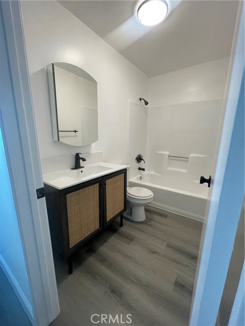 Detail Gallery Image 8 of 22 For 1758 N Kingsley Dr #2,  Los Angeles,  CA 90027 - 2 Beds | 2 Baths