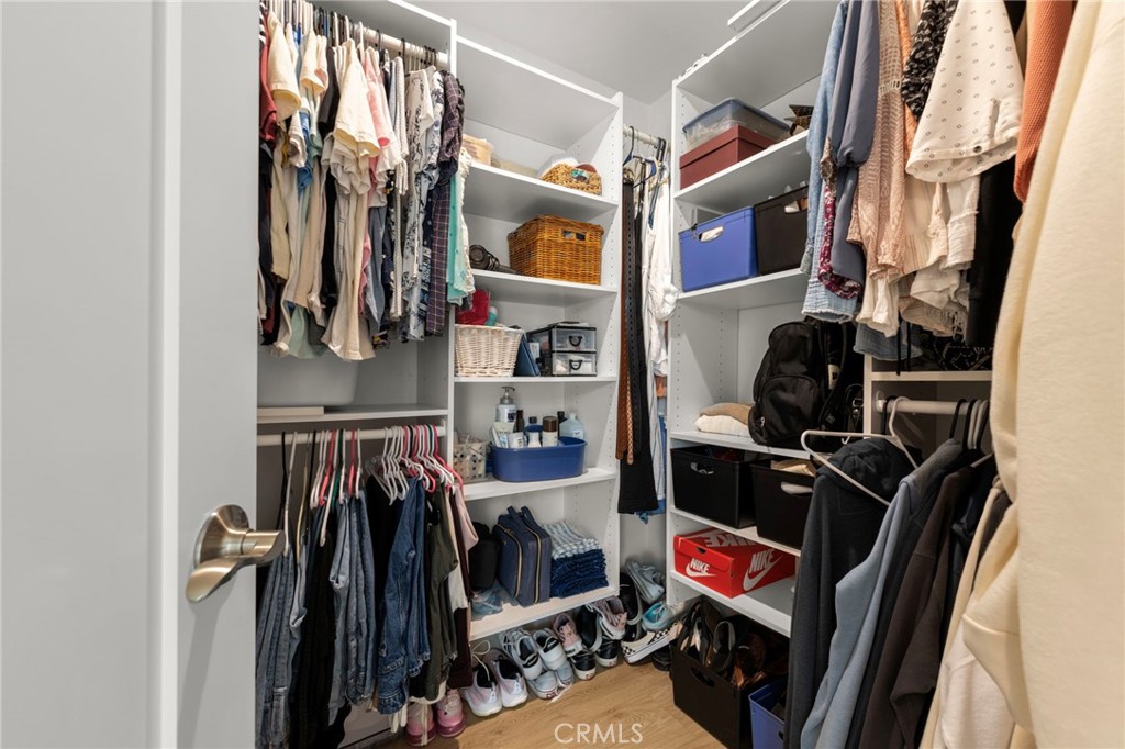 https://media.crmls.org/medias/63268b10-ac55-4d52-9356-ac855e54a940.jpg?preset=X-Large