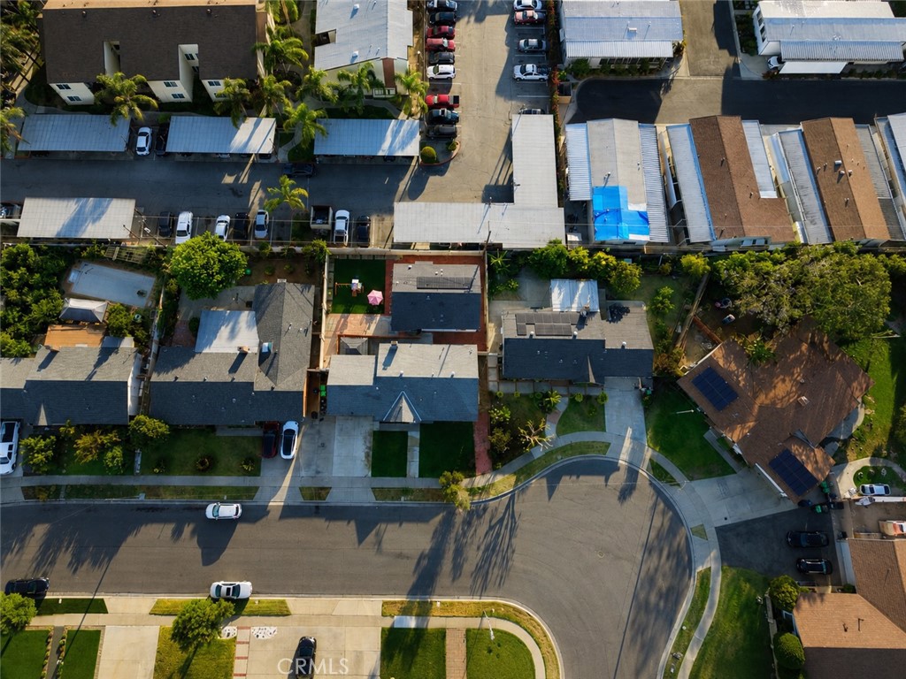https://media.crmls.org/medias/63273d15-ca40-4f30-b6db-7c2338846921.jpg?preset=X-Large