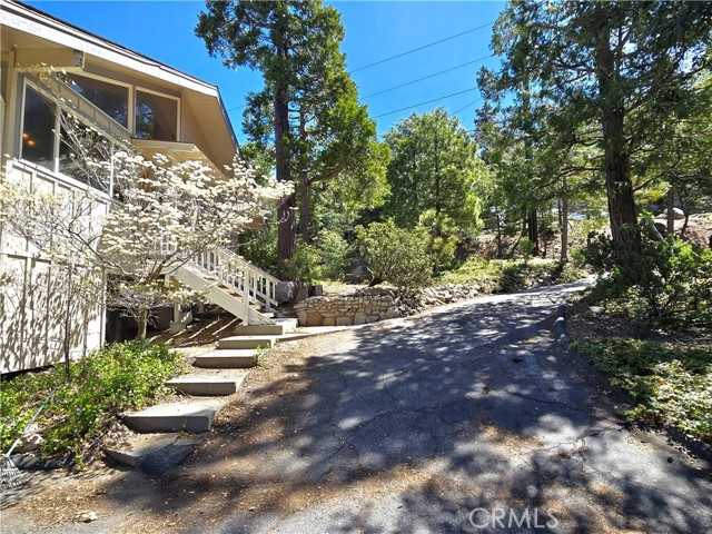 943 Grass Valley Road, Lake Arrowhead CA: https://media.crmls.org/medias/6327514b-c6e9-4bf6-b819-7b687034d868.jpg