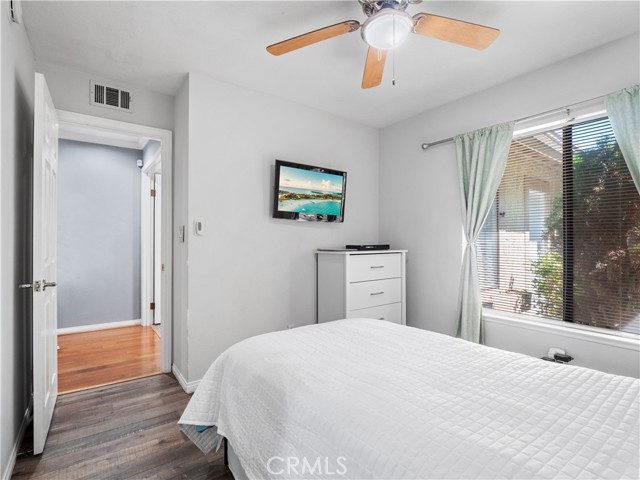 Detail Gallery Image 10 of 24 For 25995 Pueblo Dr, Valencia,  CA 91355 - 3 Beds | 2 Baths