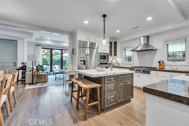 613 Larkspur Avenue, Corona del Mar CA: https://media.crmls.org/medias/63281e61-c1c9-4d03-ba58-c2387dfc4a0c.jpg