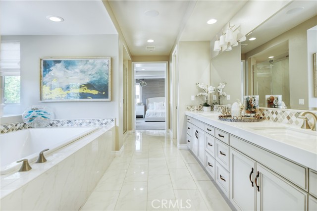 46 Shadybend, Irvine CA: https://media.crmls.org/medias/6328819c-7de8-4034-b294-71a3cf6ff104.jpg