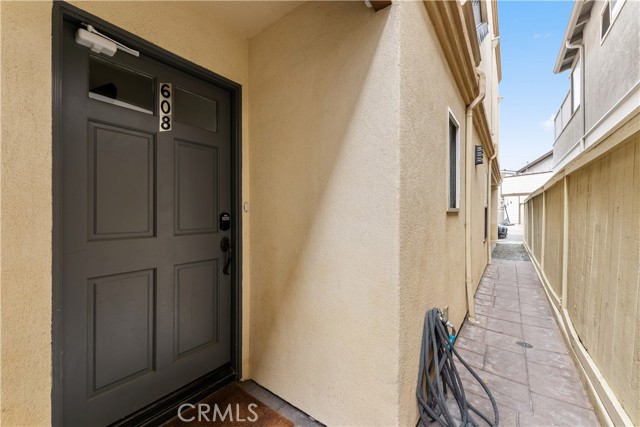 Detail Gallery Image 3 of 28 For 608 Clubhouse Ave, Newport Beach,  CA 92663 - 3 Beds | 2 Baths