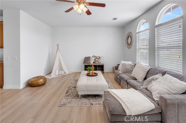 33736 Emerald Creek Court, Temecula CA: https://media.crmls.org/medias/6328d918-f484-45ae-b84c-fda7c3f79c9a.jpg