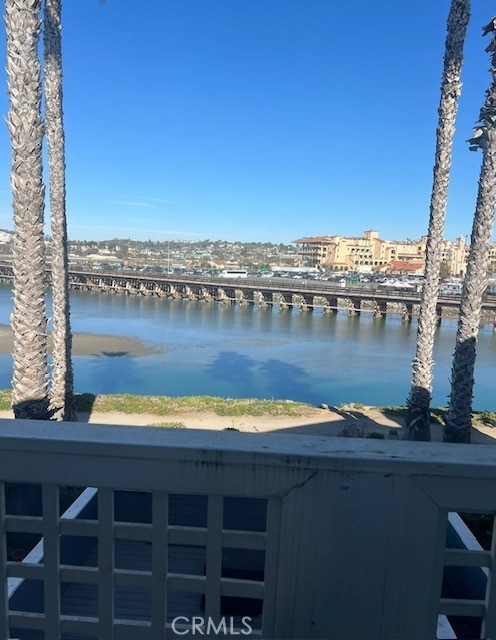 https://media.crmls.org/medias/632a9ed6-e51f-4f4d-978a-ef490ec068f4.jpg?preset=X-Large