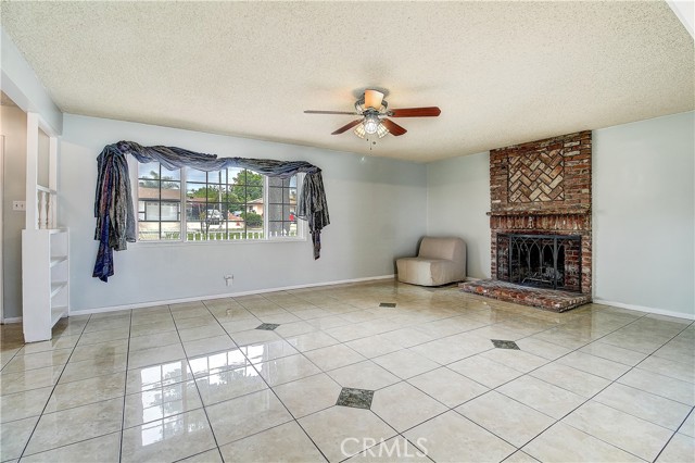Detail Gallery Image 4 of 38 For 121 W Citron St, Corona,  CA 92882 - 3 Beds | 2 Baths