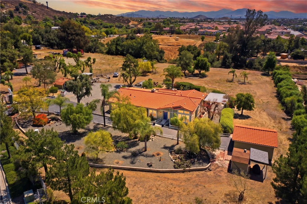 https://media.crmls.org/medias/632b2653-c077-45cf-b42c-d395be1dc7a6.jpg?preset=X-Large
