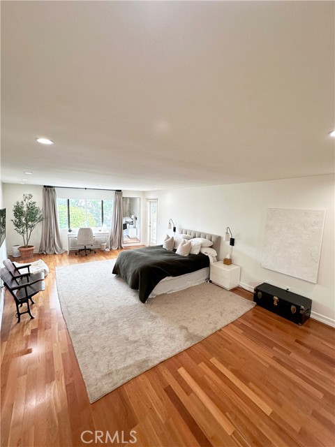 1310 Roxbury Drive, Los Angeles CA: https://media.crmls.org/medias/632b4fb6-a56c-4f66-94f6-504db15bbaf7.jpg