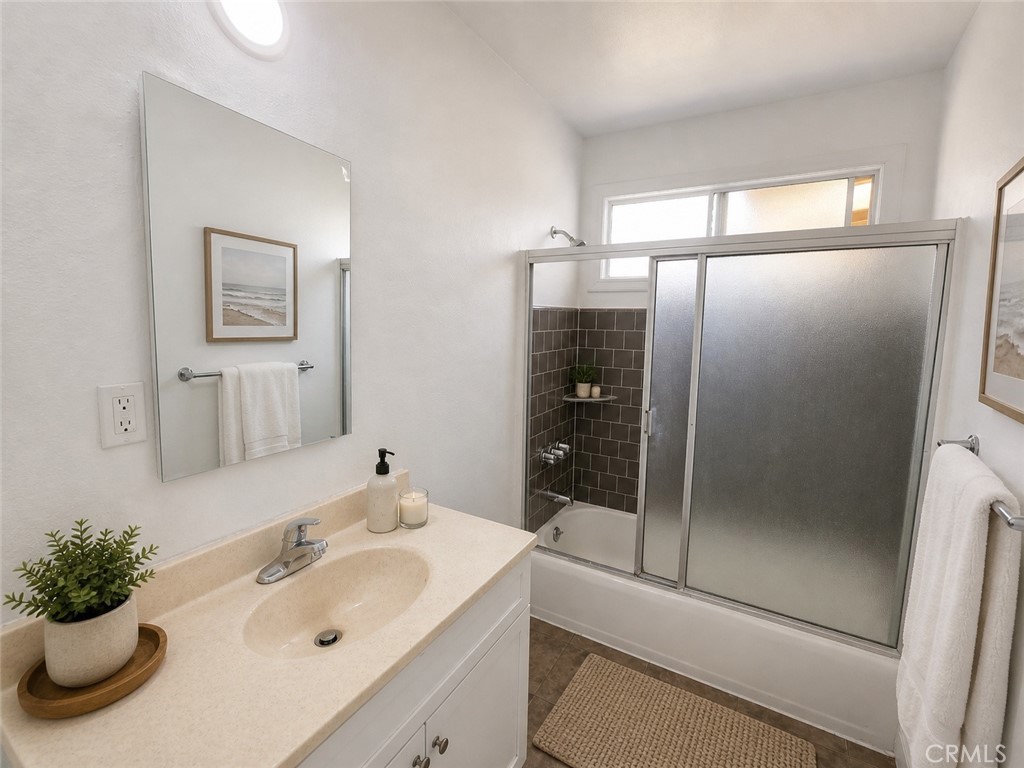 https://media.crmls.org/medias/632b9ec1-a0a3-4e4b-87ae-d38f2725a362.jpg?preset=X-Large