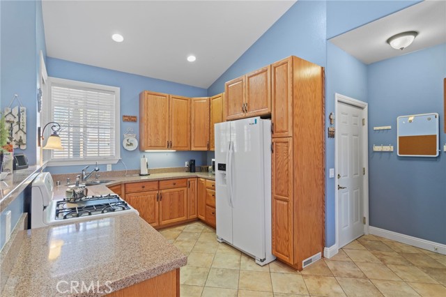 534 Highland, Big Bear Lake CA: https://media.crmls.org/medias/632c0b39-dbd4-4902-985b-4e60f343e912.jpg