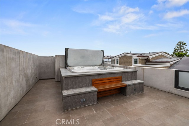 8 Beacon Bay, Newport Beach CA: https://media.crmls.org/medias/632c516d-2dfb-4336-83e5-96dee988f704.jpg