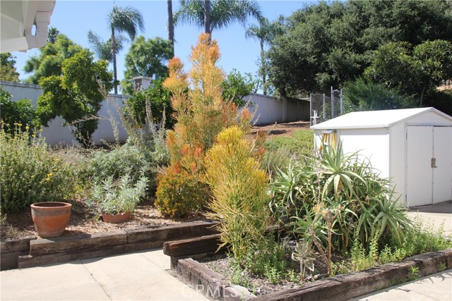 Detail Gallery Image 8 of 10 For 520 Woodland Hills Dr, Escondido,  CA 92029 - 4 Beds | 2/1 Baths