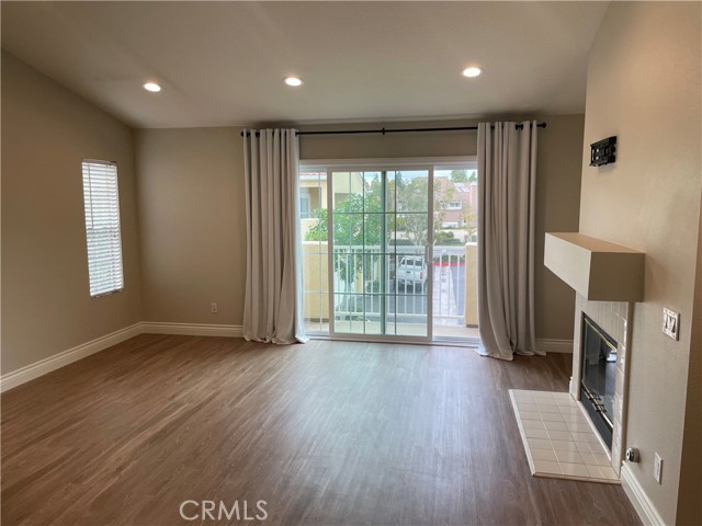 Detail Gallery Image 3 of 21 For 2374 Paseo Circulo, Tustin,  CA 92782 - 2 Beds | 2 Baths