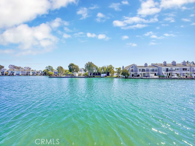 3512 Bravata Drive, Huntington Beach CA: https://media.crmls.org/medias/632cb356-2569-4f85-9a00-9510bc8f5d2a.jpg