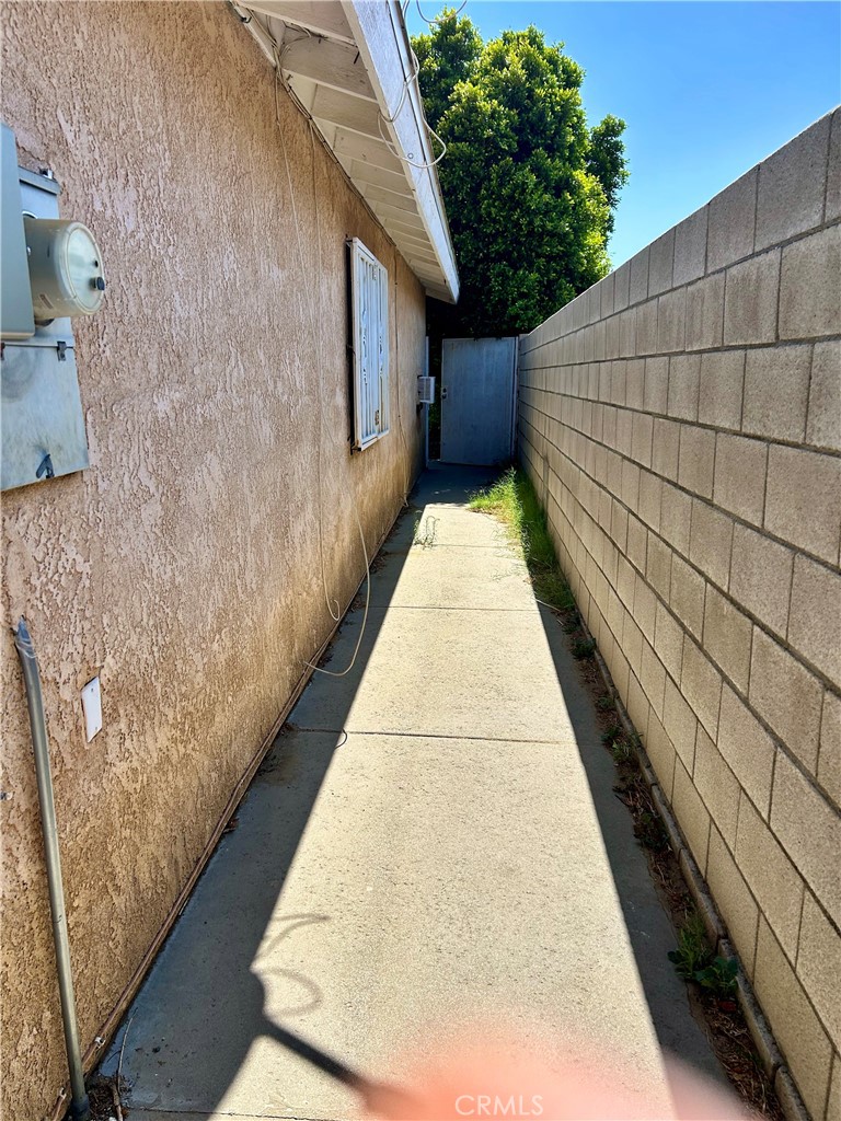 https://media.crmls.org/medias/632cda62-2302-46b3-baa5-7c9910ec1566.jpg?preset=X-Large