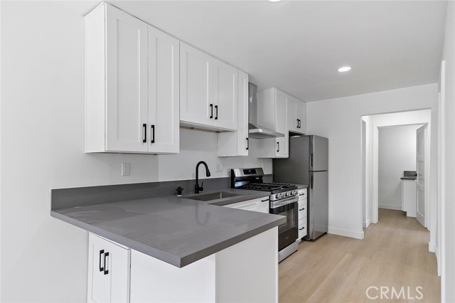425 N Raymond Avenue, Pasadena CA: https://media.crmls.org/medias/632d7e2a-bb13-487c-85b2-92d881237de4.jpg