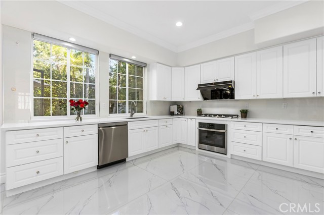 Detail Gallery Image 10 of 31 For 98 Winslow, Irvine,  CA 92620 - 4 Beds | 3/1 Baths