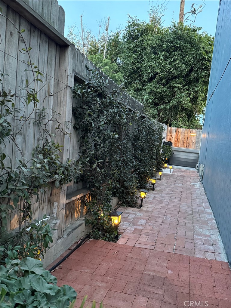 https://media.crmls.org/medias/632d9c19-38b6-41c0-a3e3-809f8d1810d5.jpg?preset=X-Large