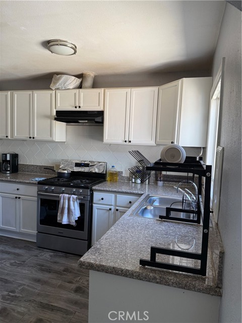 230 E 21st Street, San Bernardino CA: https://media.crmls.org/medias/632d9e49-24cf-4bdc-8175-f950c56a4705.jpg