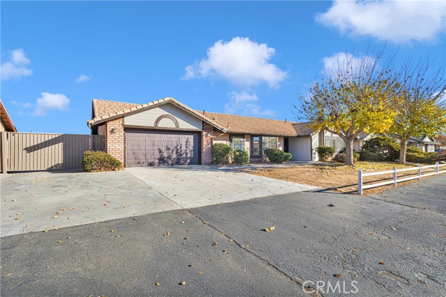 Detail Gallery Image 2 of 34 For 13593 Coachella Rd, Apple Valley,  CA 92308 - 3 Beds | 2 Baths