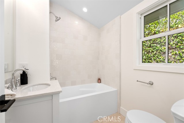 Detail Gallery Image 18 of 48 For 307 Emerald Bay, Laguna Beach,  CA 92651 - 5 Beds | 4/1 Baths