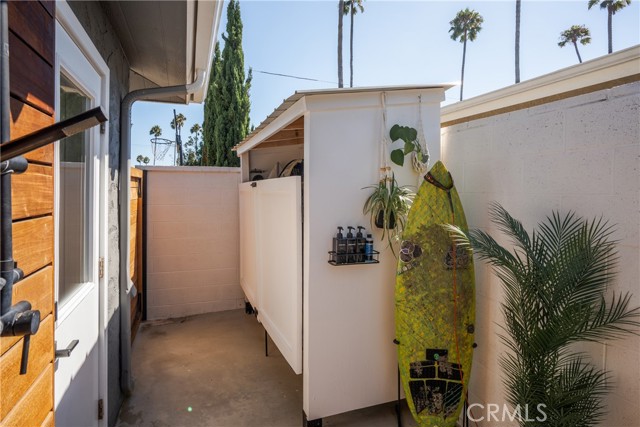 7661 Ontario Drive, Huntington Beach CA: https://media.crmls.org/medias/632effd8-10de-4eac-a1d9-e6b5c12327c5.jpg