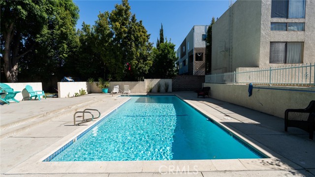 Detail Gallery Image 22 of 29 For 7311 Kester Ave #11,  Van Nuys,  CA 91405 - 2 Beds | 2/1 Baths