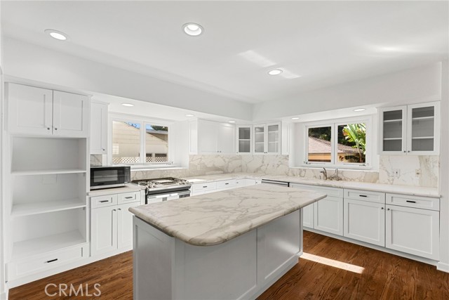 Detail Gallery Image 9 of 37 For 861 Kagawa St, Pacific Palisades,  CA 90272 - 4 Beds | 3/1 Baths