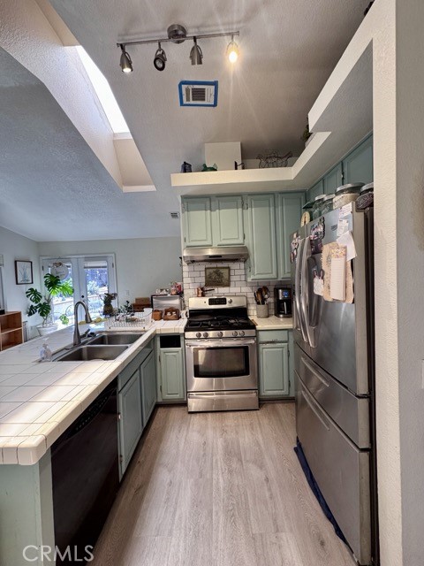 Detail Gallery Image 9 of 29 For 27196 Rainbow Creek Dr, Temecula,  CA 92591 - 3 Beds | 2 Baths