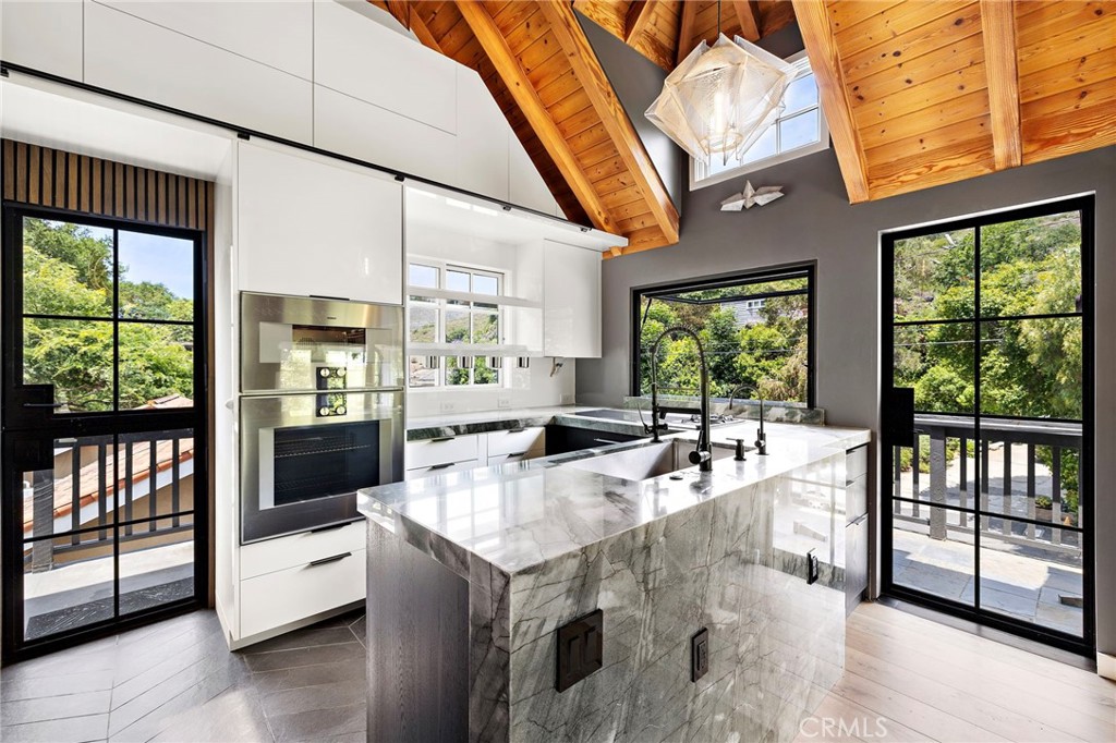 6330af22 Edcd 498d 8126 Fb3cd8470149